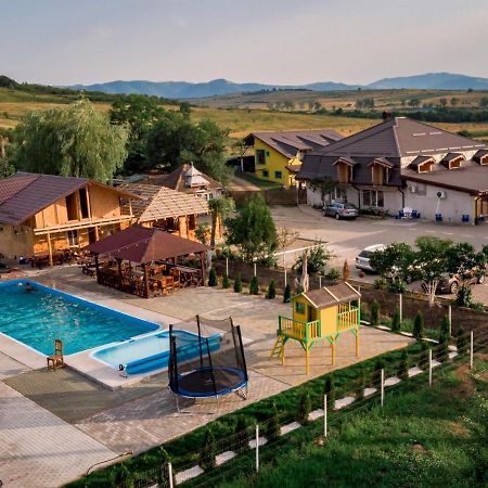 Complex Stefanesti Ξενοδοχείο Bozovici Εξωτερικό φωτογραφία
