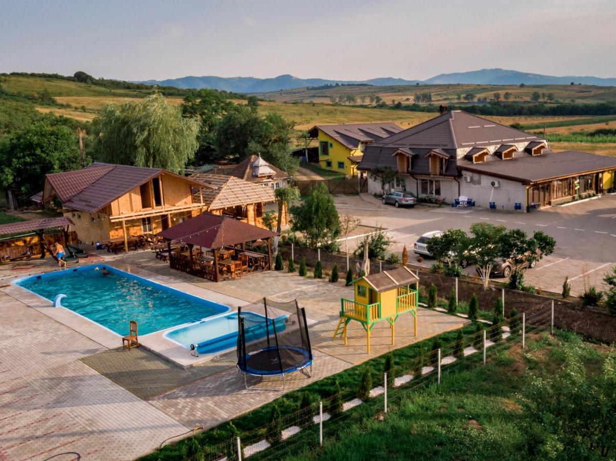 Complex Stefanesti Ξενοδοχείο Bozovici Εξωτερικό φωτογραφία